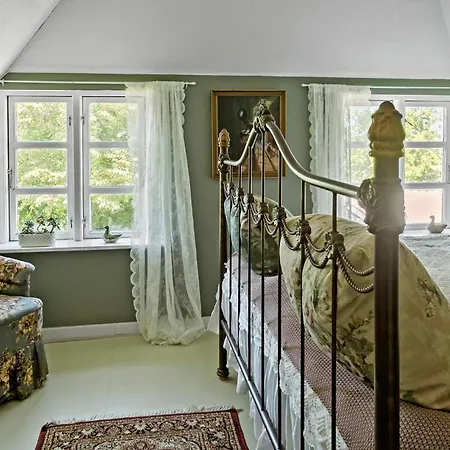 4 Bedroom Gorgeous In Dom wakacyjny
